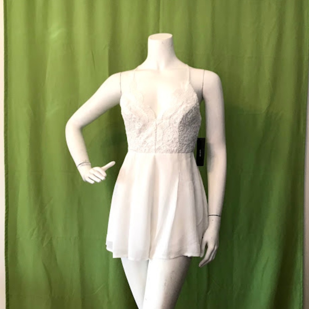 💖LULUS STAR SPANGLED IVORY BACKLESS LACE ROMPER💖 - Picture 9 of 11